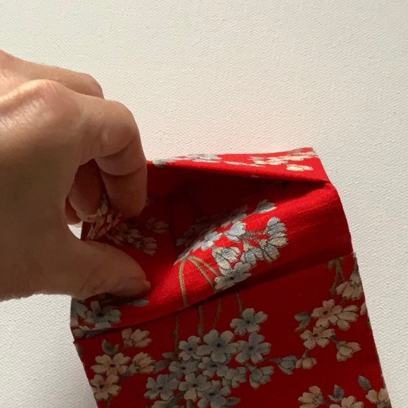 ⭐️HOST PICK 🥳 New Beautiful Cherry Blossom Tissue Pouch - Picture 5 of 7